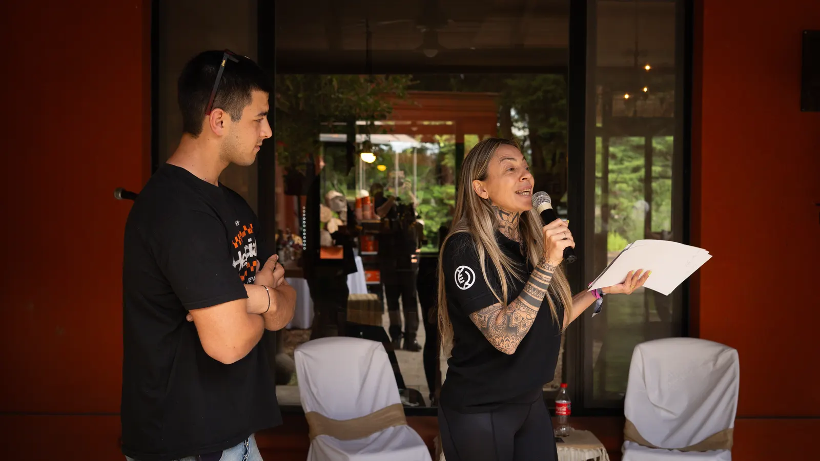 Two members of the Eolax team present the oxeo indoors, microphone and script in hand.